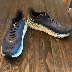 Men’s Hoka size 9
